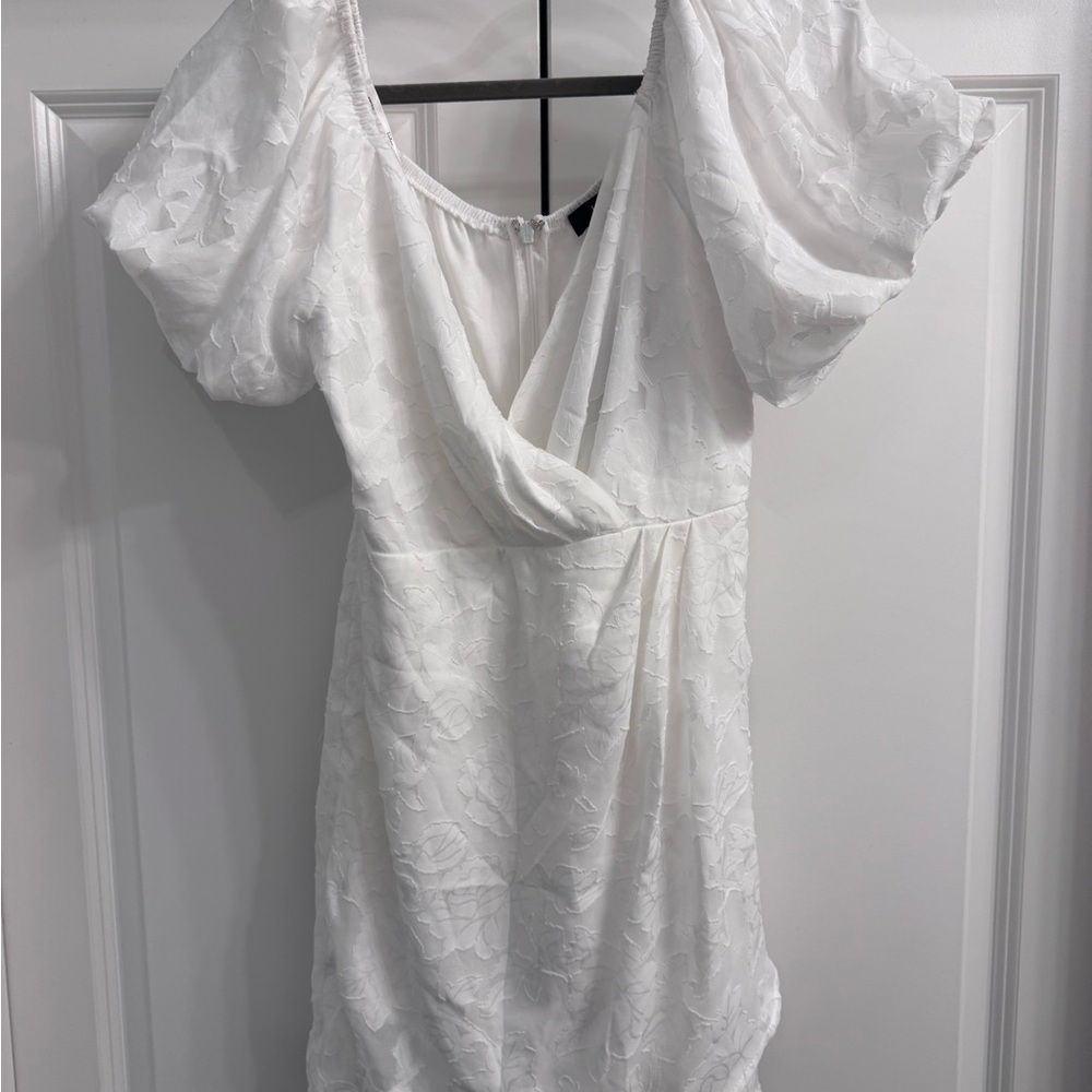 NWT Elegant White Puff Sleeve Dress
